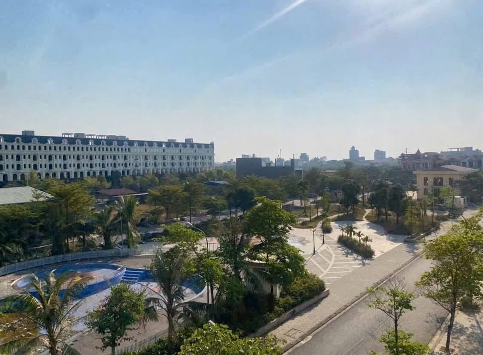 Nhà xinh full nội thất, view công viên mát rượi, sát vách Sun Group Giá yêu thương