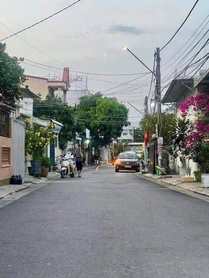 Bùng nổ đất vàng 310m2 mặt tiền 8m, nở hậu, đường 12m vỉa hè, giá sốc 11.6 tỷ