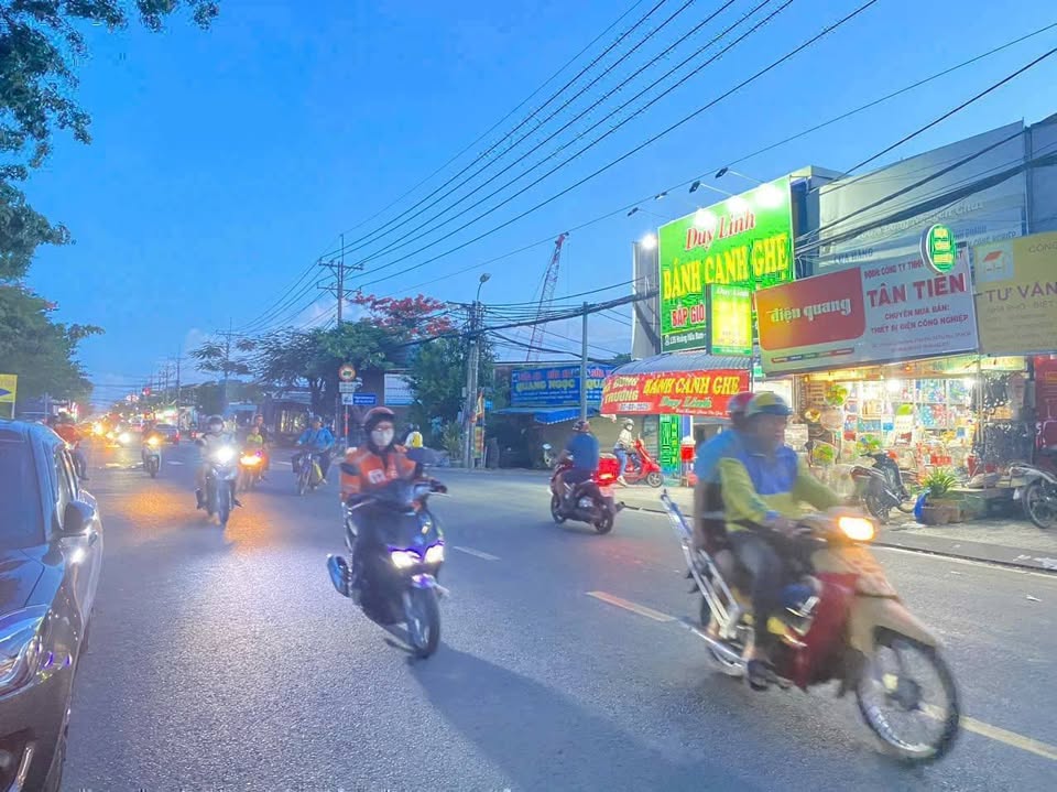 Nhà mặt tiền Hoàng Hữu Nam Quận 9 - Kinh doanh đỉnh, giá mềm