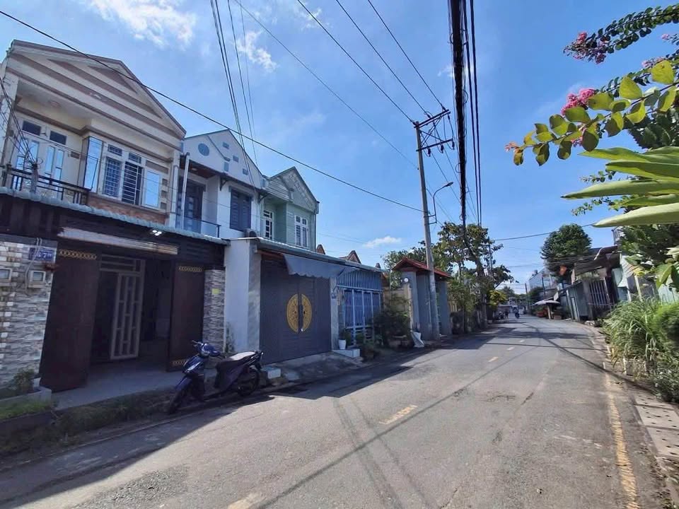 Bán nhà sổ hồng chính chủ, mặt tiền đường nhựa Trung Đông 8, Hóc Môn