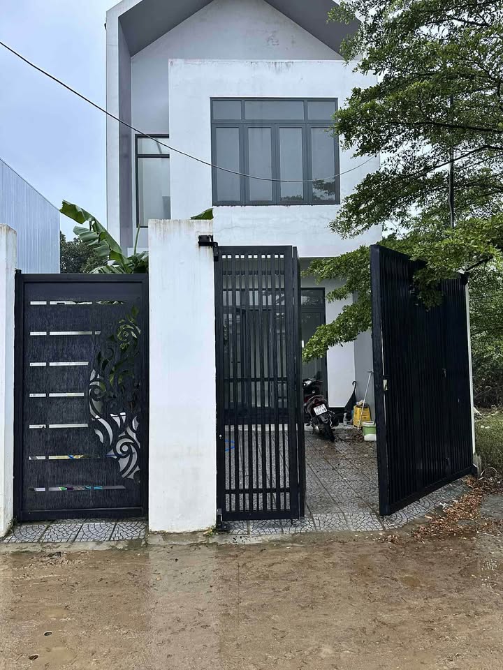 Nhà kiệt ô tô Nguyễn Phúc Nguyên 3 tầng