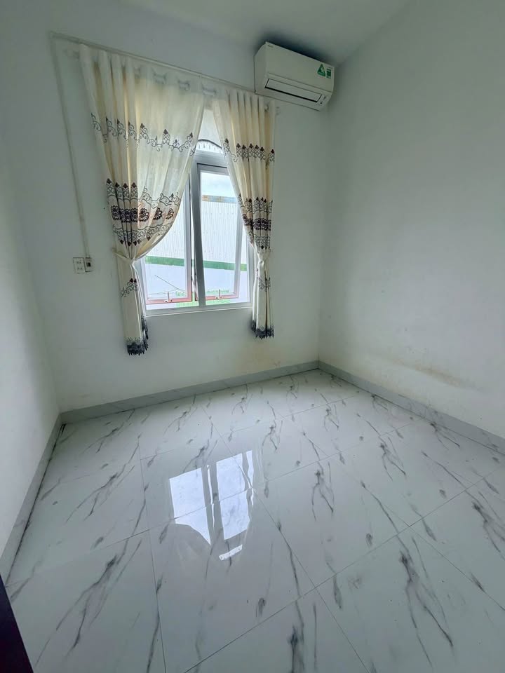 Nhà mặt tiền Phùng Chí Kiên, trung tâm Buôn Ma Thuột, 3 mặt tiền sầm uất