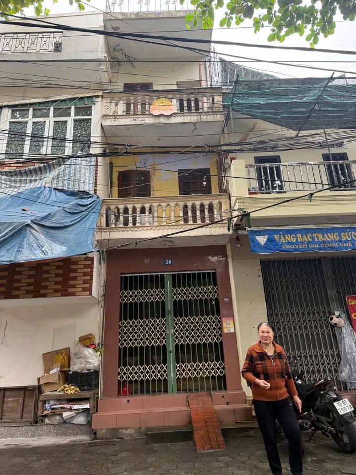 Nhà mặt đường Tô Hiệu, kinh doanh sầm uất, 3 tầng kiên cố