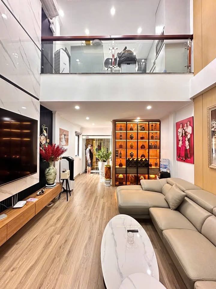 Nhà 7 tầng thang máy, vài bước ra Hồ Tây, full nội thất cao cấp 16,7 tỷ