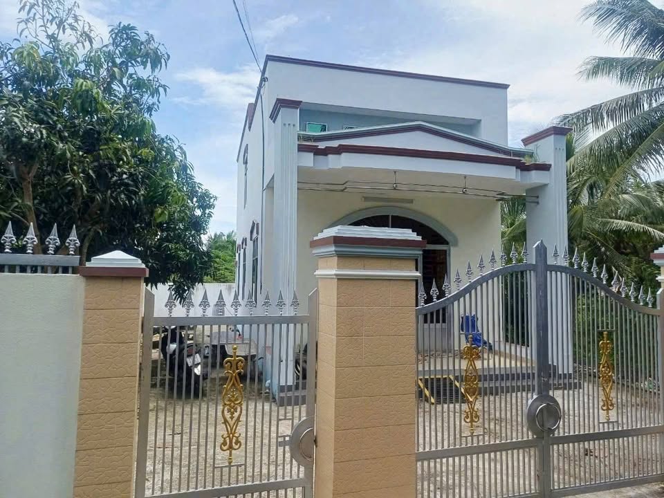 Bến Tre cơ hội sở hữu nhà lầu 254m2 tại Phú Hưng, sổ thể hiện đường