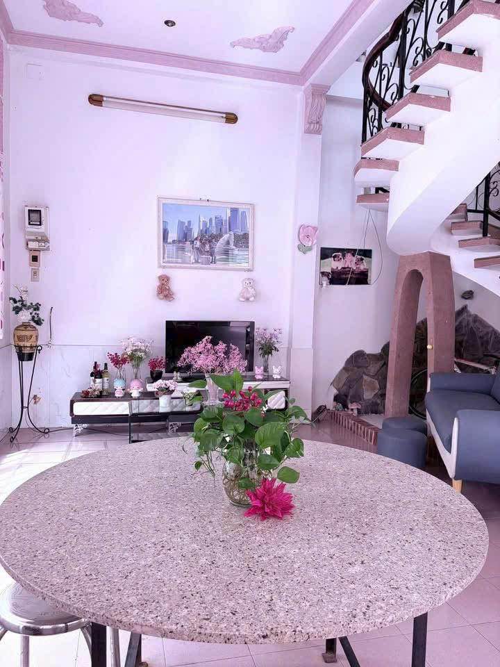Nhà xinh 3 tầng trung tâm Biên Hòa, sổ riêng 100m2, giá iu thương 3,8 tỷ