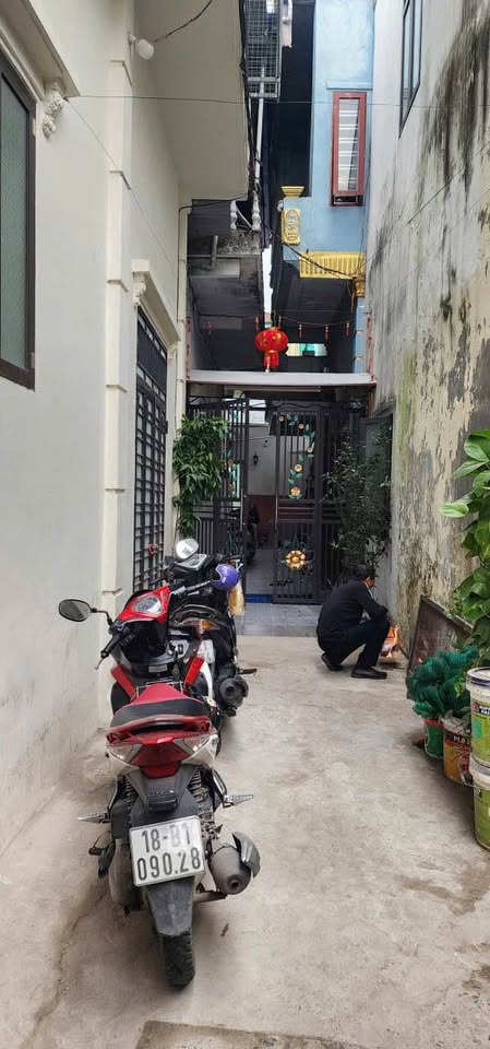 Nhà 2 tầng nhánh đường Hoàng Ngân, diện tích sử dụng 55m2, 2 phòng ngủ