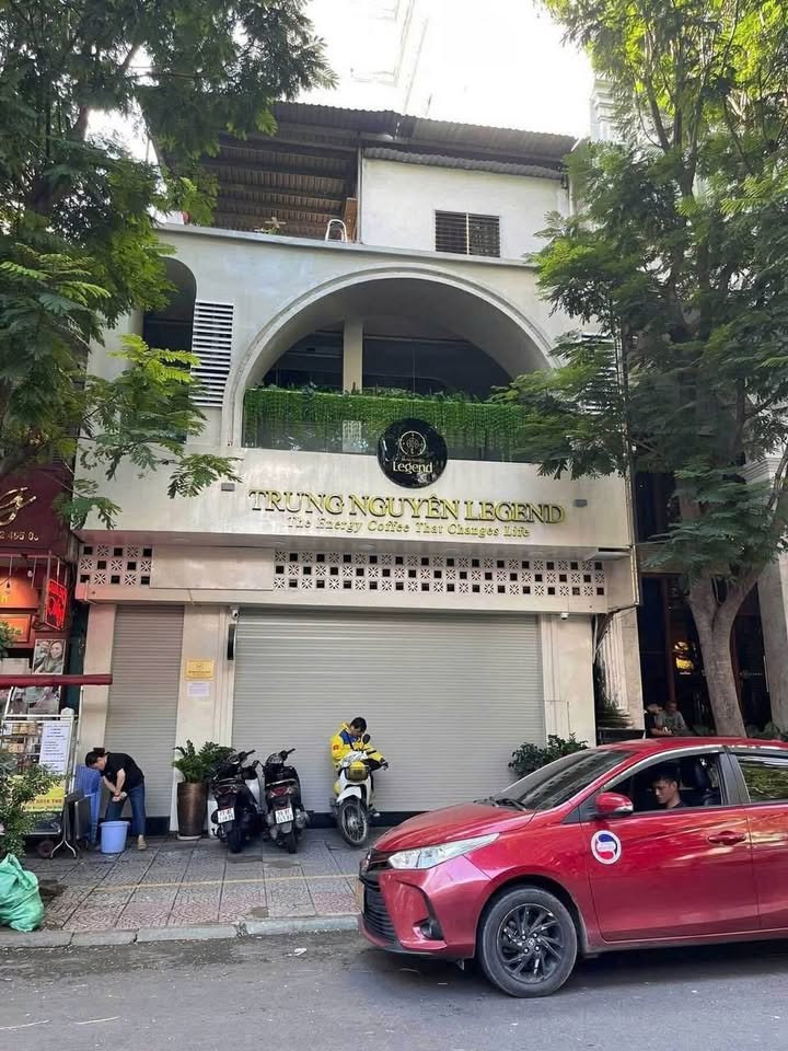 Nhà đẹp tọa lạc tại vị trí đắc địa trung tâm Quận 1, đường Lê Thị Hồng Gấm