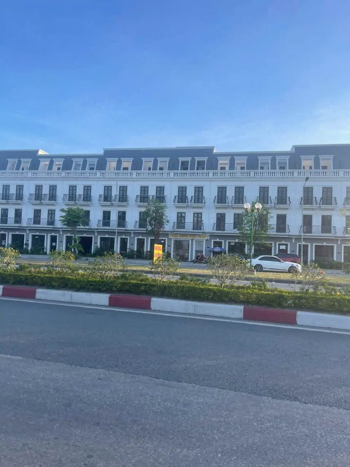 Bán gấp Shophouse mặt tiền 5,5m, 123,5m² ngay trục đường đôi sầm uất sau Vincom Uông Bí