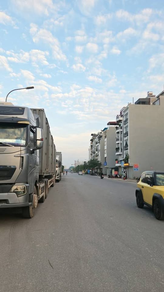 Đất vàng kinh doanh phố Bồ Đề, Long Biên - Vỉa hè rộng, đường thông, dòng tiền ổn định