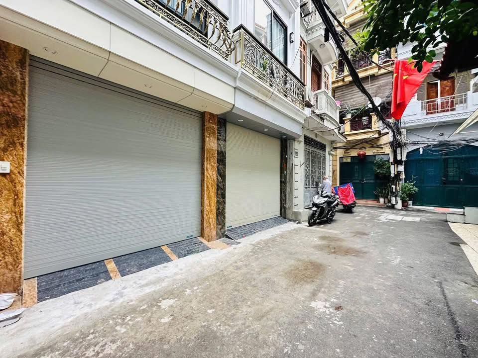 Nhà thang máy Cầu Giấy full nội thất ở ngay