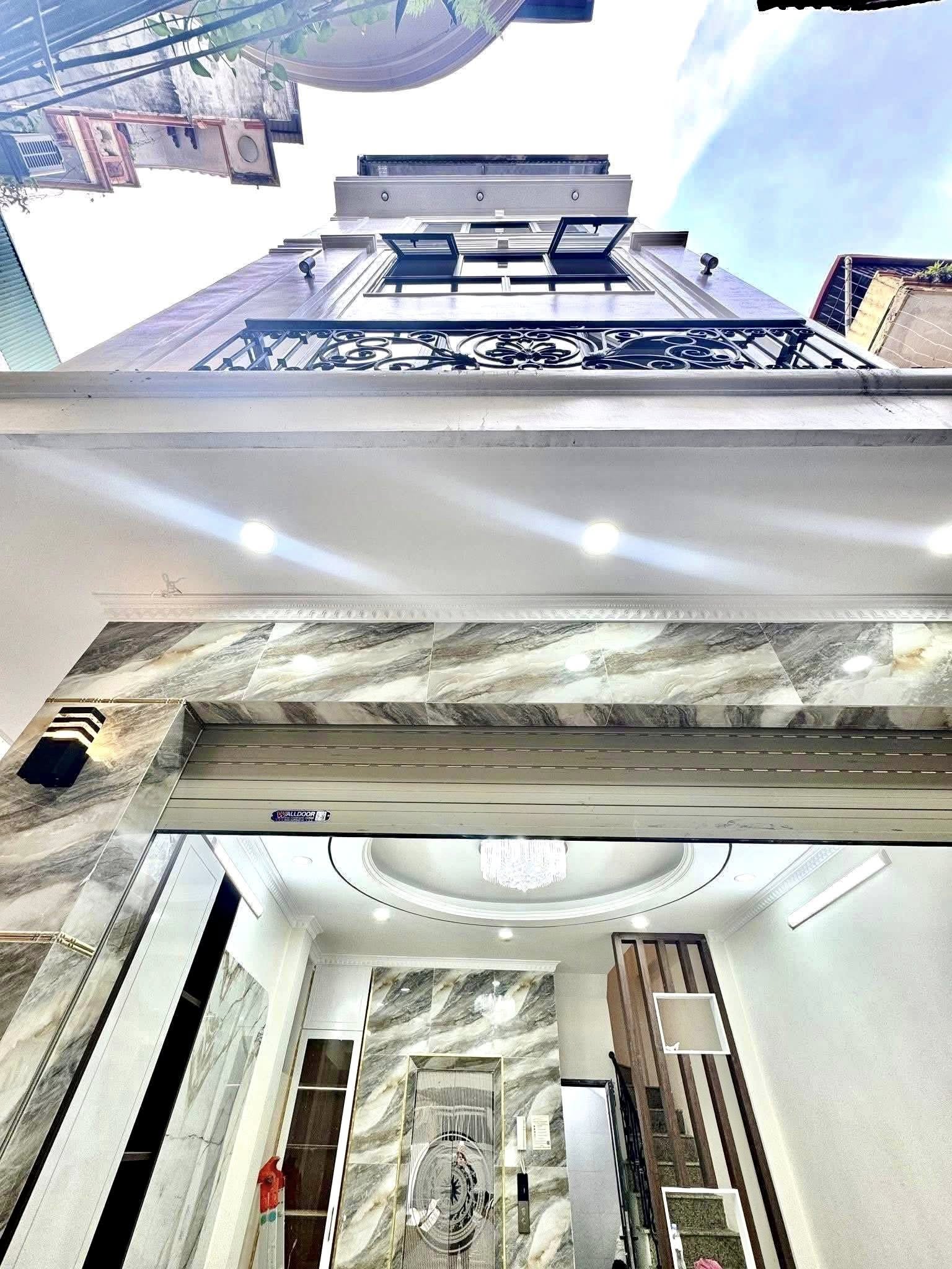 Nhà mới đón Tết 2026 tại trung tâm Ba Đình, gần phố, thoáng, có thang máy, sát chợ Vĩnh Phúc, giá chỉ 12,5 tỷ