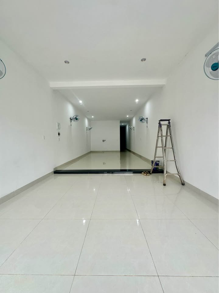 Mặt tiền Nguyễn Hữu Thấu 5m x 19m, giá 8 triệu/tháng