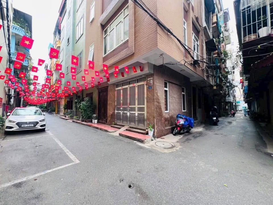 Bán nhà 5 tầng, 28m2, nhỉnh 8 tỷ, ô tô đỗ cửa, Hồ Tùng Mậu, Cầu Giấy