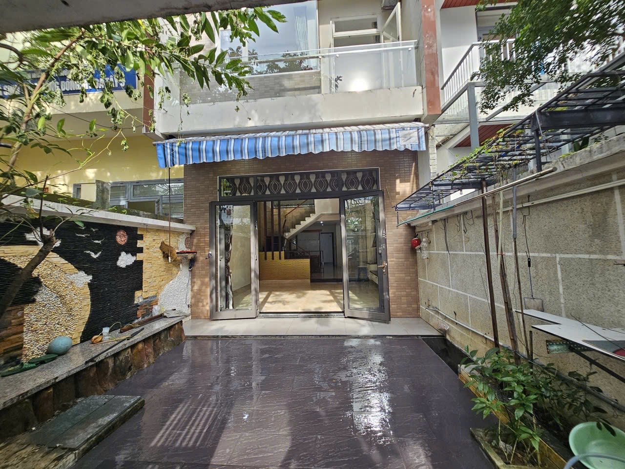 Bán nhà 3 tầng Mỹ Đa Tây 9, Đà Nẵng 100m², 4 phòng ngủ, sân ô tô, gần sông Hàn, biển Mỹ Khê