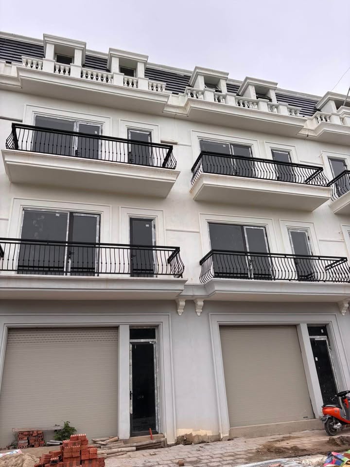 Nhà Thô Hồ Sen CL8 60m², hướng Tây Bắc, đường 10m, đón lộc ngập nhà