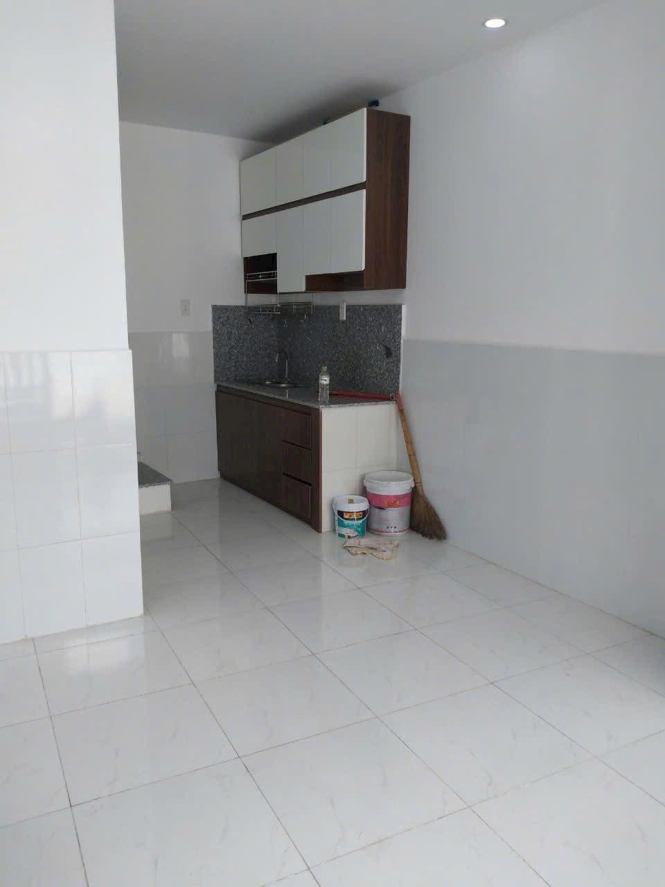 Cho thuê nhà nguyên căn hẻm 3 gác Nguyễn Bình - Nhà Bè 2 ngủ, ban công thoáng mát