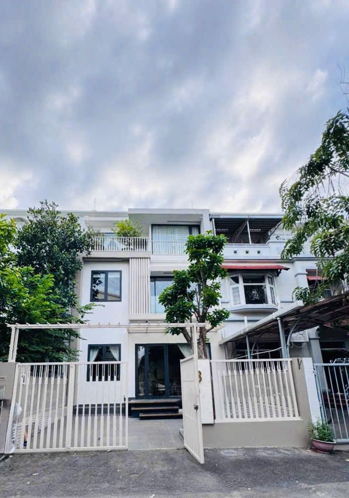 Biệt thự Mỹ Thái, Phú Mỹ Hưng, 4 phòng ngủ, 3 tầng, sẵn sàng đón bạn