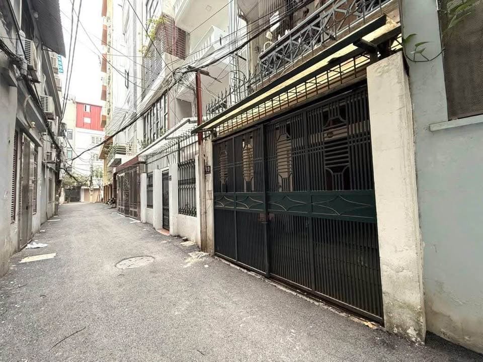 Nhà Cầu Giấy 50m², 6 ngủ, giá 10,6 tỷ, ngõ rộng, dân trí cao