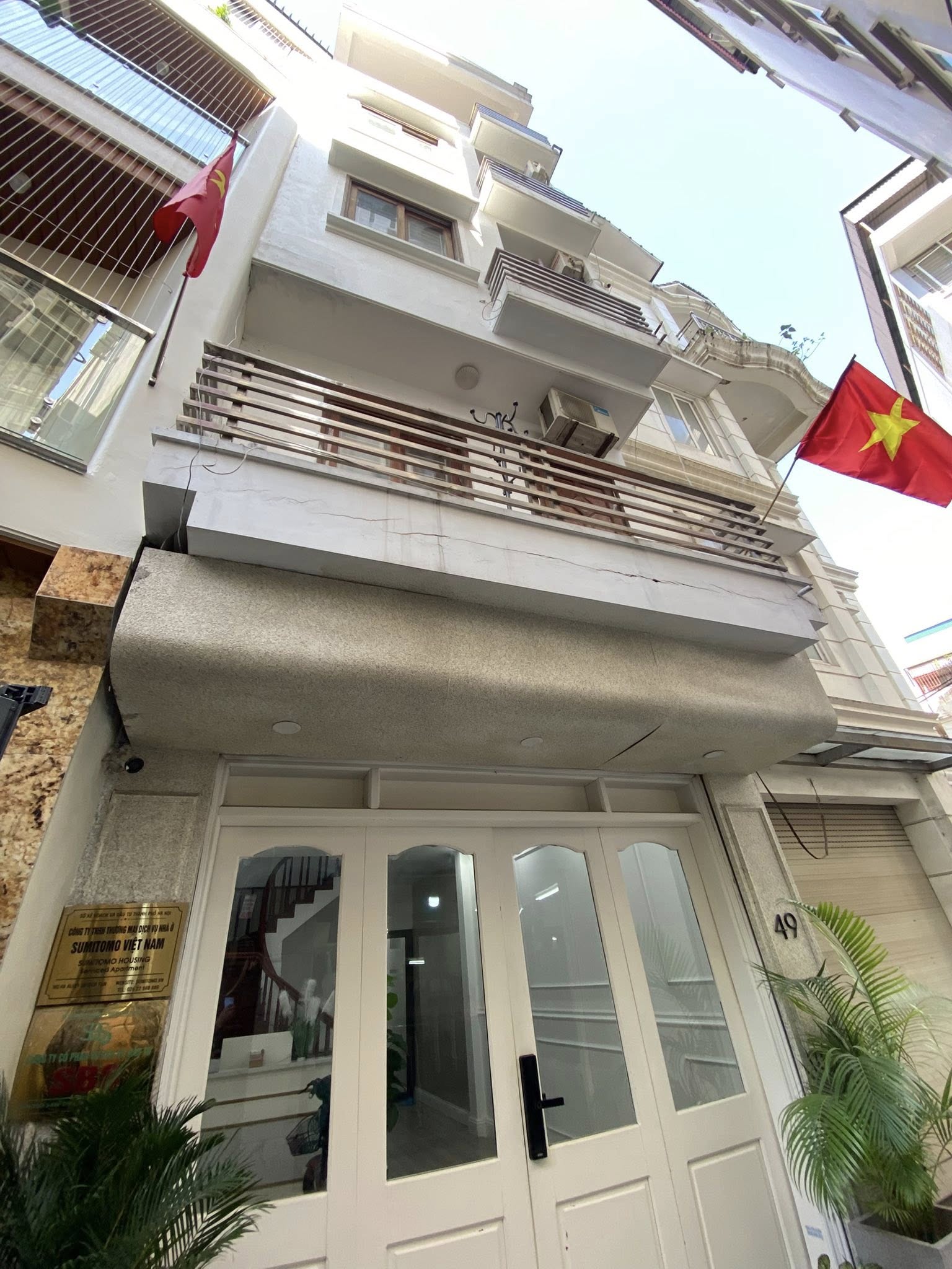 Nhà Cầu Giấy 5 tầng dân xây, sân riêng, ô tô quay đầu