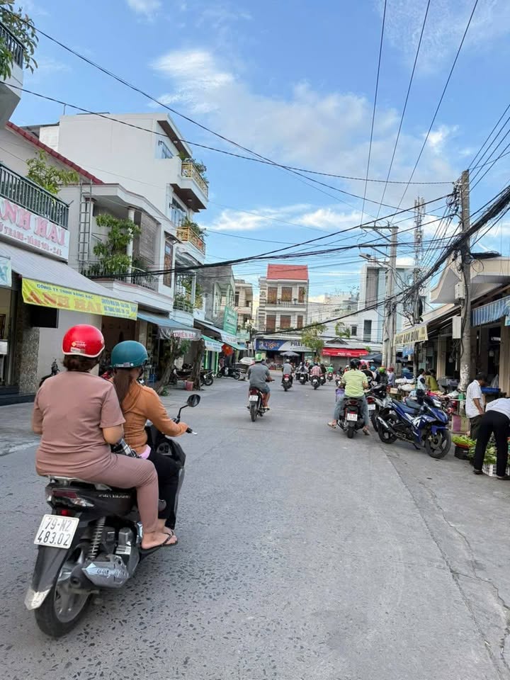 Đất Vĩnh Ngọc 2 mặt tiền, tặng nhà cấp 4, giá hời 3.79 tỷ, kinh doanh siêu đỉnh