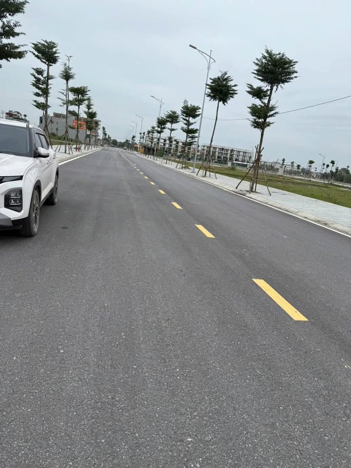 Bán đất khu đô thị Hoàng Lý, Duy Tiên, Hà Nam, mặt tiền 5m, đường 20,5m, giá 4,9 tỷ