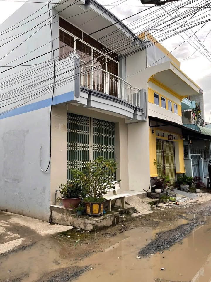 Nhà 1 trệt 1 lầu gỗ, 3 phòng ngủ, giá 1,35 tỷ tại Mỹ Phước, Long Xuyên, An Giang