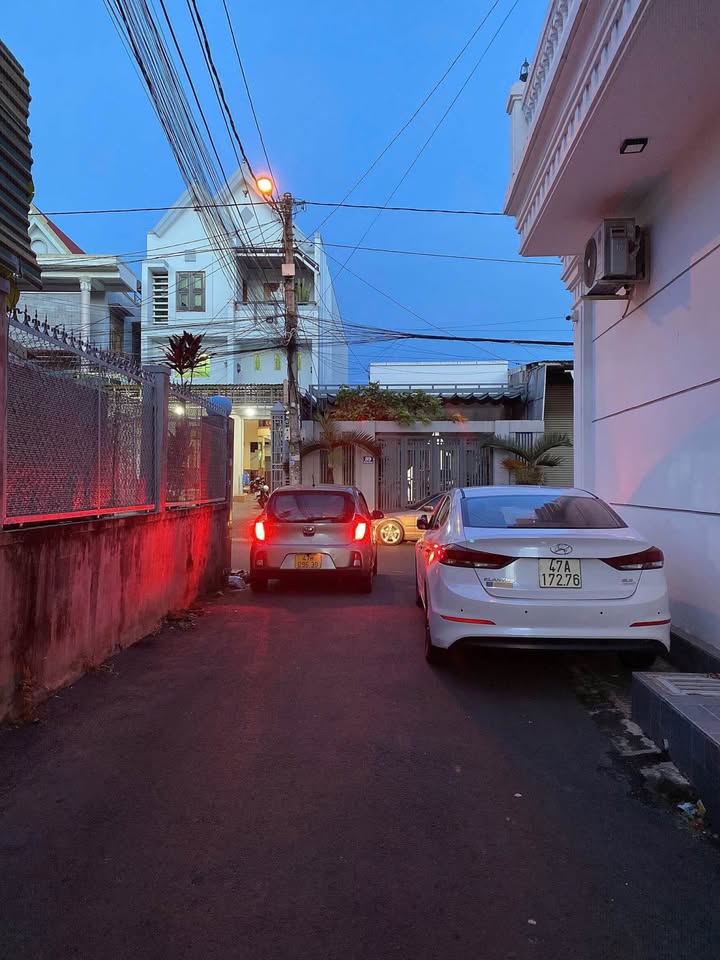 Nhà 1 trệt 1 lầu hẻm 44 Hồ Xuân Hương, trung tâm Buôn Ma Thuột giá 2,55 tỷ