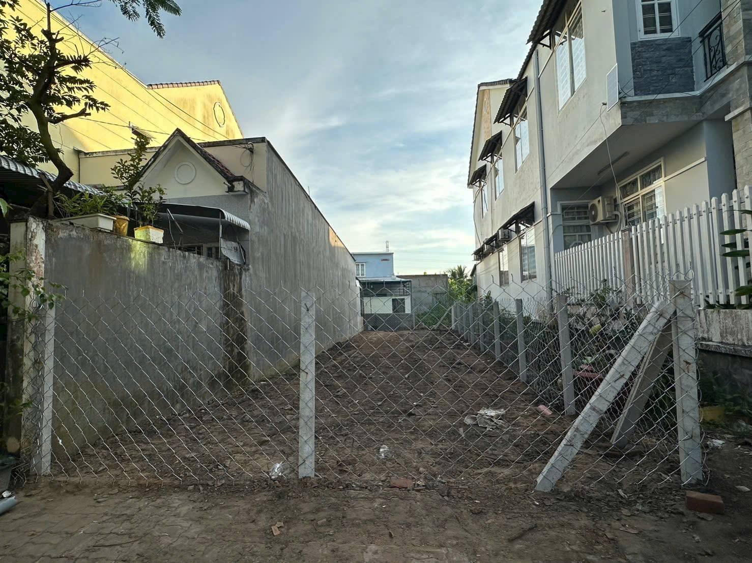 Đất Vĩnh Long nền đẹp, giá hời, gần chợ, sổ đỏ sẵn sàng