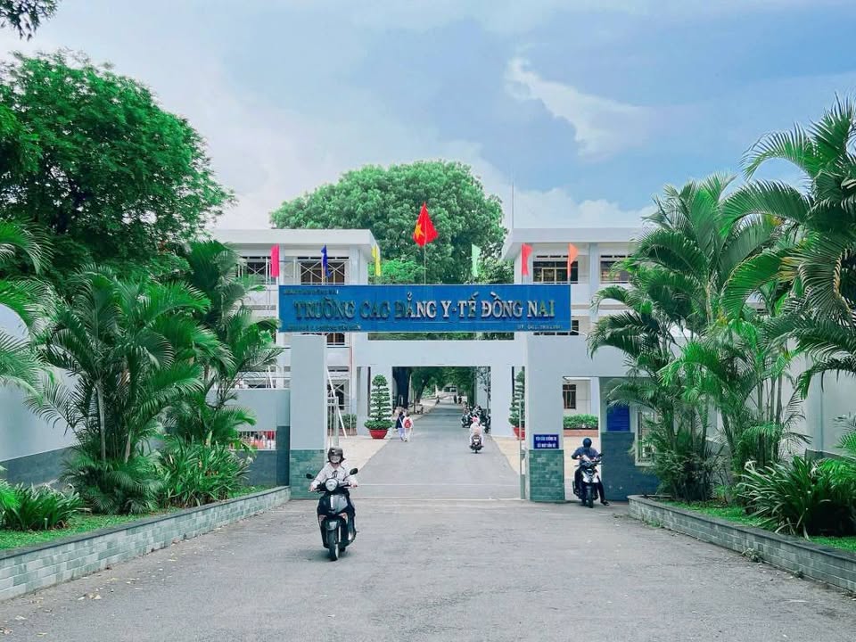 Nhà phố ngang 8m, 64m2 sổ riêng, gần chợ, trường, bệnh viện Biên Hòa chỉ 2,8 tỷ