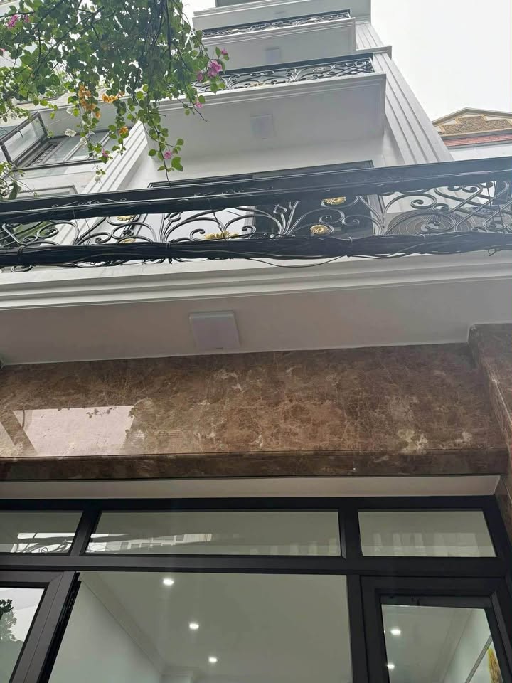 Nhà Cổ Nhuế 6 tầng thang máy, bãi ô tô 15m, full nội thất xịn sò