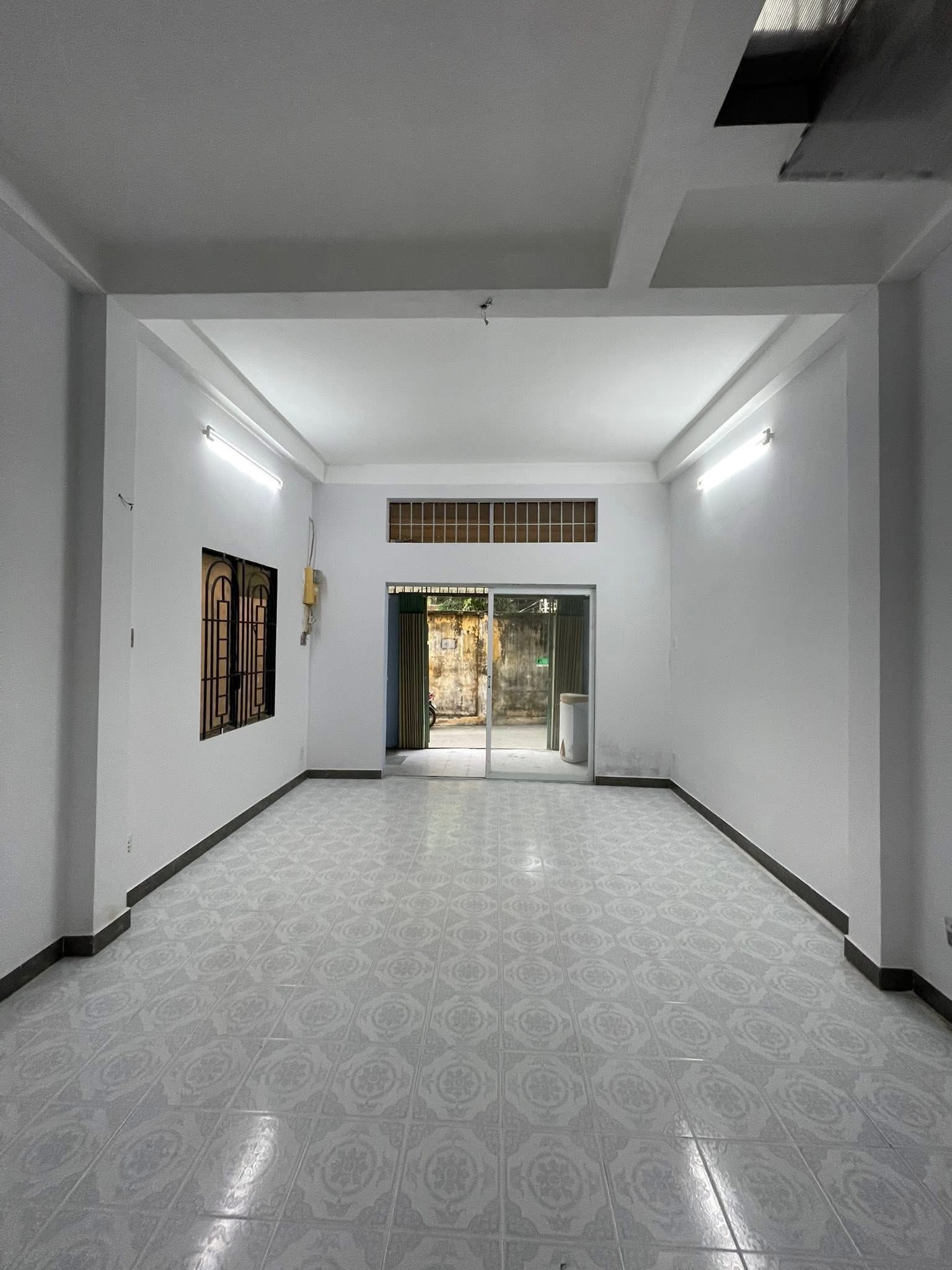 Bình Thạnh nhà 2 tầng 4,3mx12m, hẻm rộng 4m, giá 12 triệu/tháng