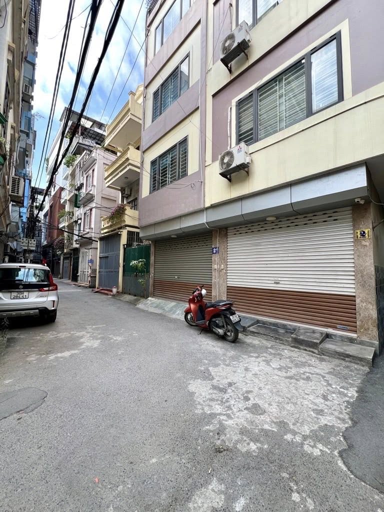 Chào mừng quý khách đến với căn nhà tuyệt đẹp tọa lạc tại phố Hoàng Văn Thái, quận Thanh Xuân