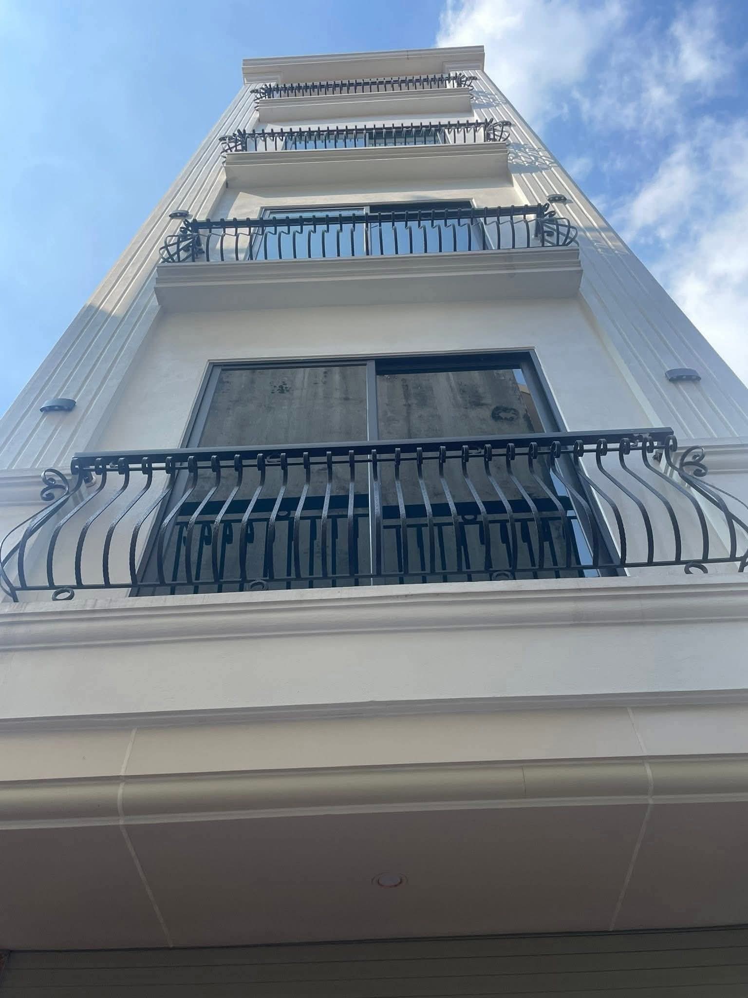 Nhà Tứ Liên 5 tầng, 45m², 10 tỷ, sổ đỏ sẵn sàng, tiềm năng tăng giá