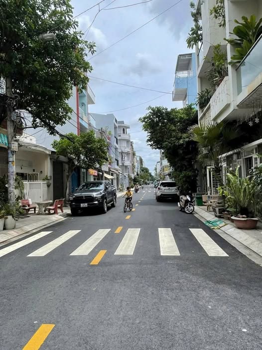 Nhà 2 mặt tiền cực hiếm 4m x 16m nở hậu, cạnh Aeon, 8,4 tỷ ở sướng, kinh doanh sung túc