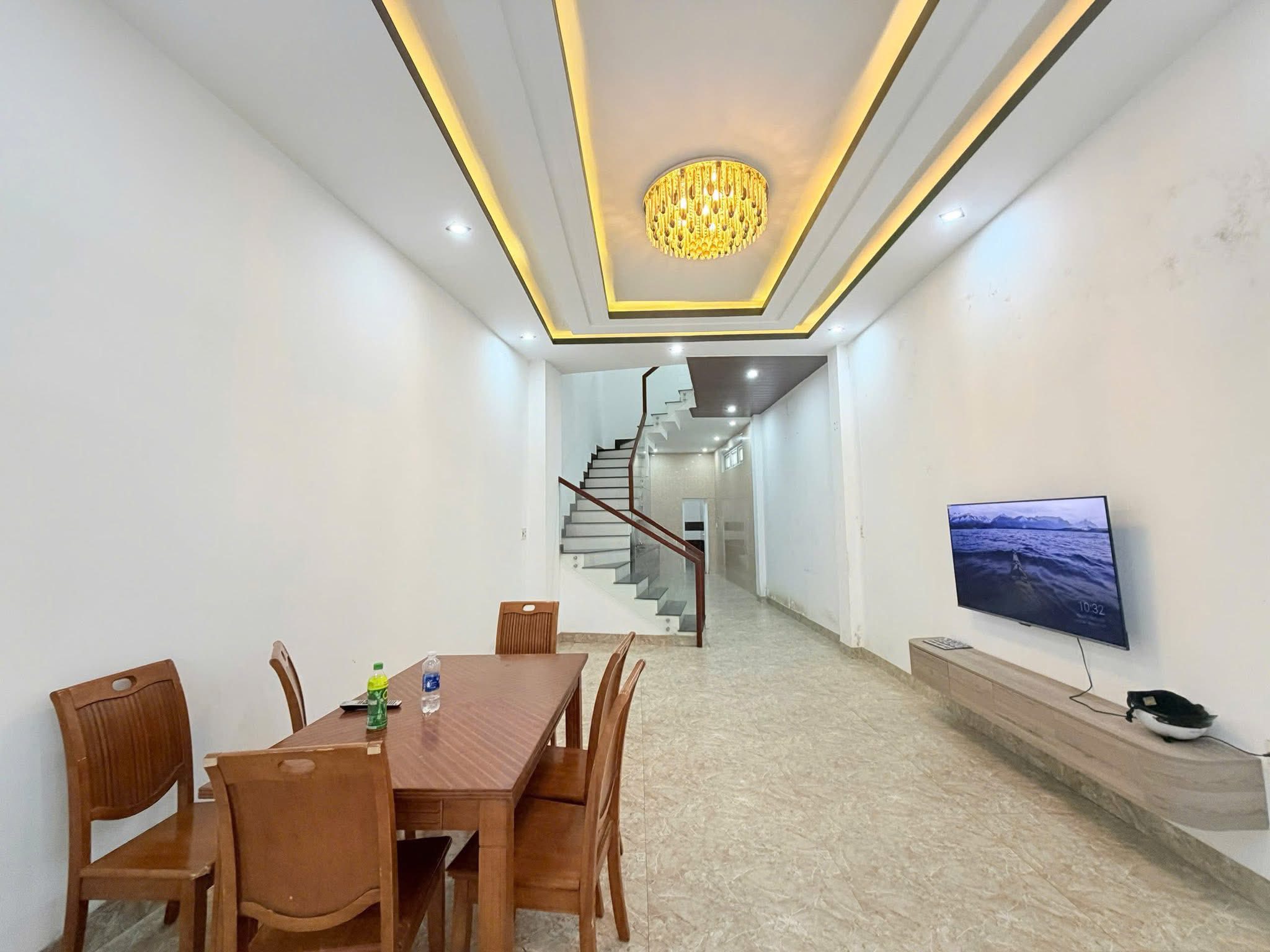 Bán nhà 3 tầng 2 mặt kiệt đường Huỳnh Ngọc Huệ, ô tô đỗ cửa, gần trường học, dân trí cao