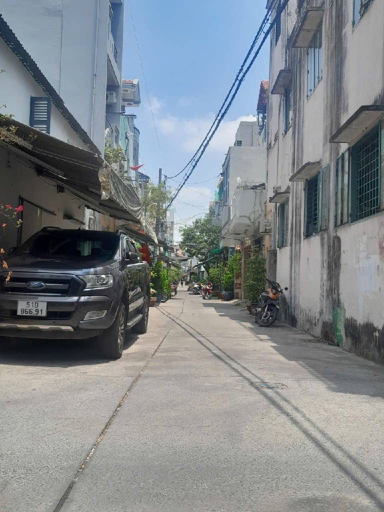 Bán nhà lô góc 2 tầng, 4 phòng ngủ, hẻm 6m đường Minh Phụng, Quận 11