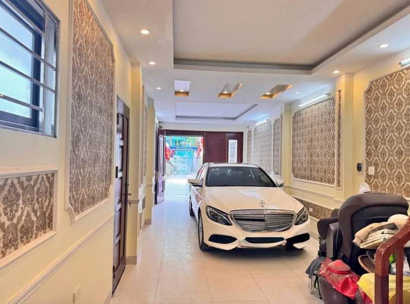 Nhà lô góc 5 tầng đối diện Công viên Thủ Lệ, Ba Đình - Ô tô vào nhà, view công viên