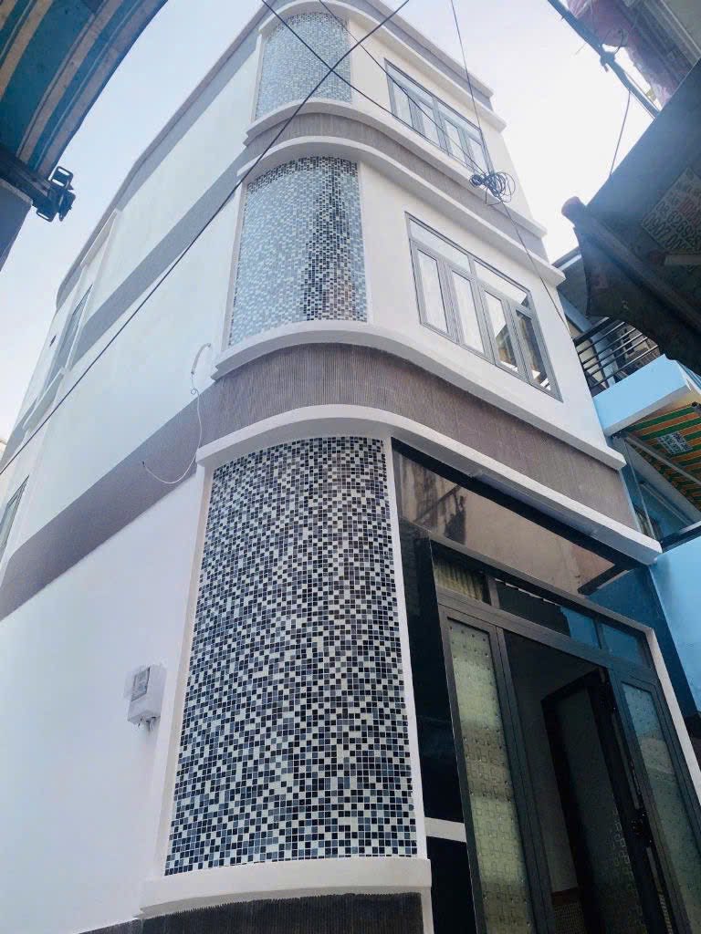 Nhà 3,5m x 10m, 4 phòng ngủ, 3 tầng bê tông cốt thép, giá 5,88 tỷ Quận 10