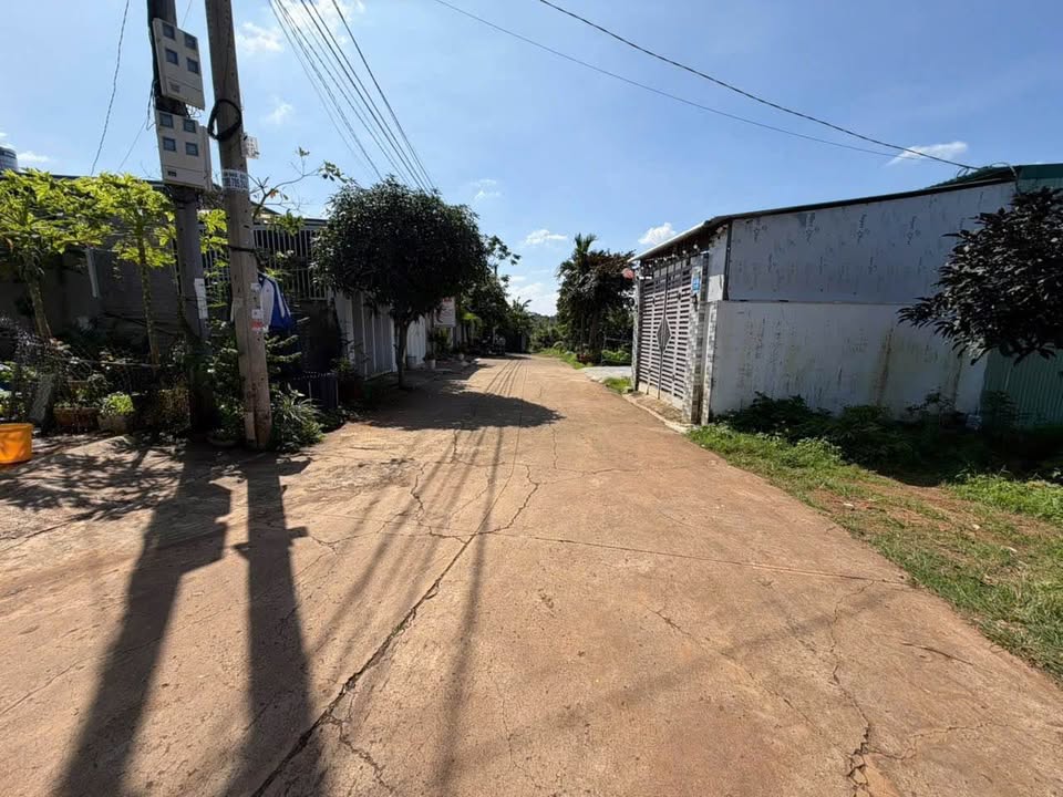 Nhà 2 mặt tiền hẻm 451 Y Moan, Buôn Ma Thuột - Giá tốt