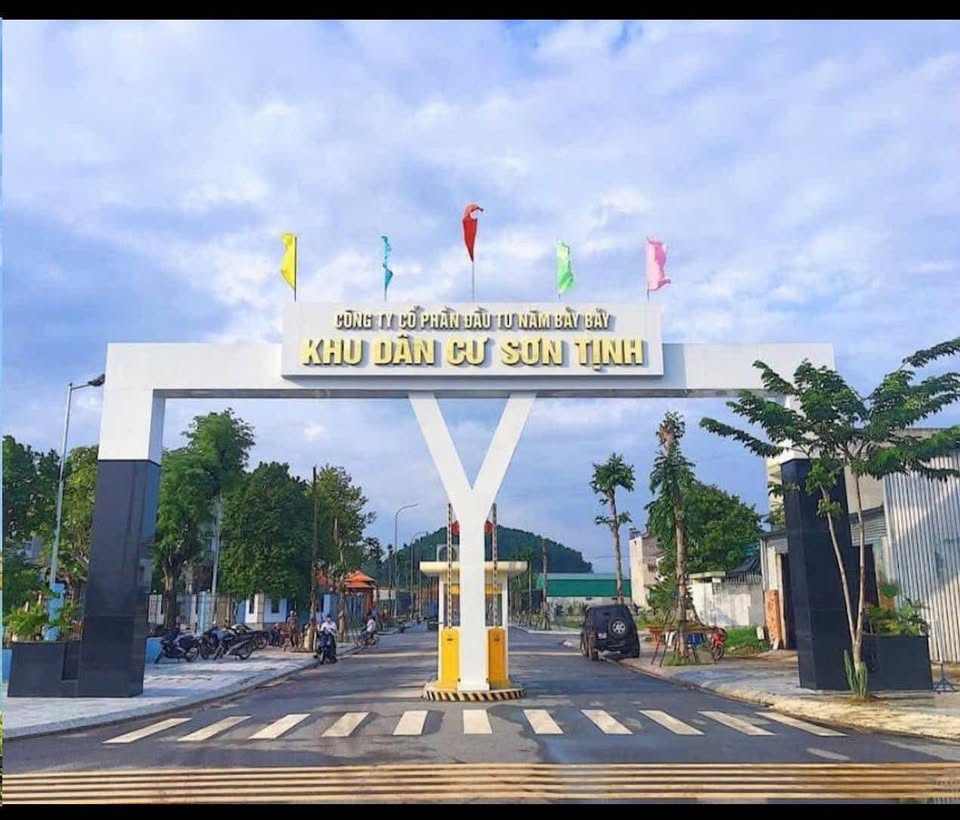 Nhà góc 2 lầu siêu xịn, đường 20m, Quảng Ngãi, giá hời hay lời hời