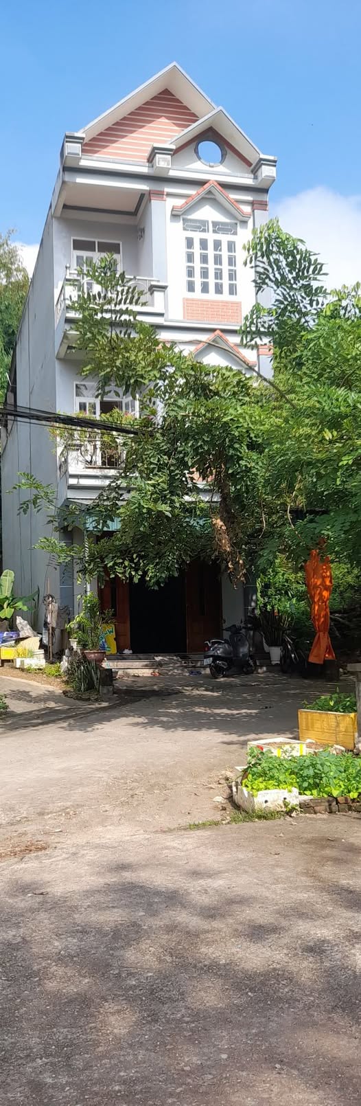 Nhà 3 tầng Minh Xuân vị trí đắc địa, sổ đỏ 125m2