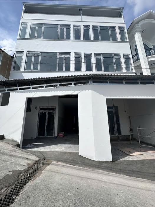 Nhà 9 phòng trọ hái ra tiền ngay Đại học Đà Lạt, giá 5 tỷ, đảm bảo cháy hàng