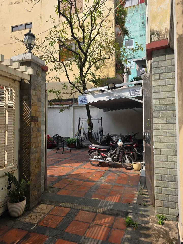 Bán nhà 3 tầng, 3 phòng ngủ tại đường Cách Mạng Tháng Tám, Quận 10, diện tích 175,3m2