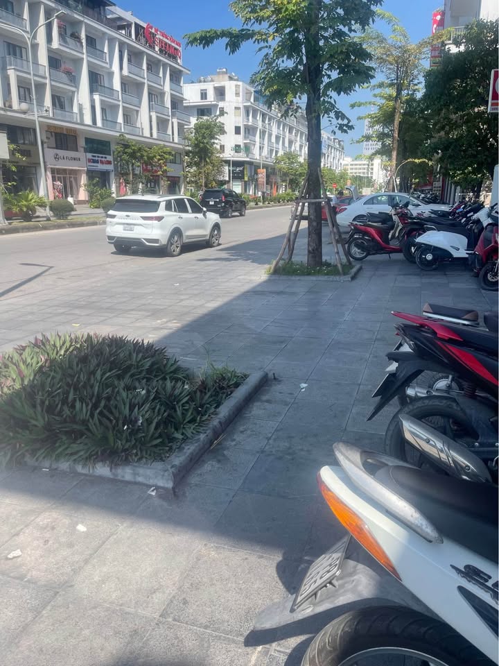 Nhà Sóc Sơn - Kinh doanh bạt ngàn, sát sân bay, giá hời