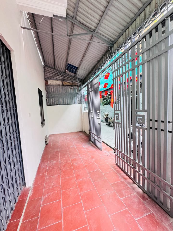 Chào mừng quý vị đến với cơ hội sở hữu ngay căn nhà 2 tầng khang trang tại khu Hạ Long