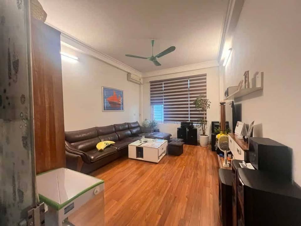 Nhà 5 tầng 40m2 có gara ô tô, 5 phòng ngủ, 4 WC, hướng Đông Nam tại Tây Mỗ, Nam Từ Liêm