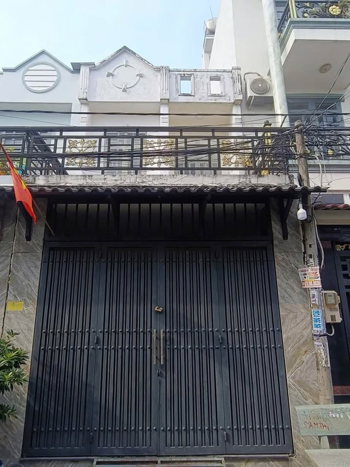 Nhà 4 tỷ Hóc Môn, sổ hồng riêng, 4 phòng ngủ, xe hơi quay đầu, gần chợ trường