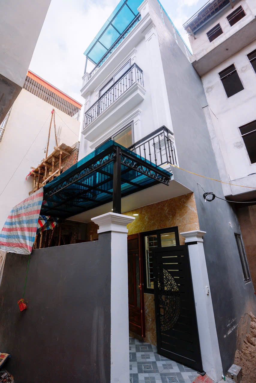 Nhà trung tâm Đan Phượng 58,3m2, 3 tầng, full nội thất, dân trí cao