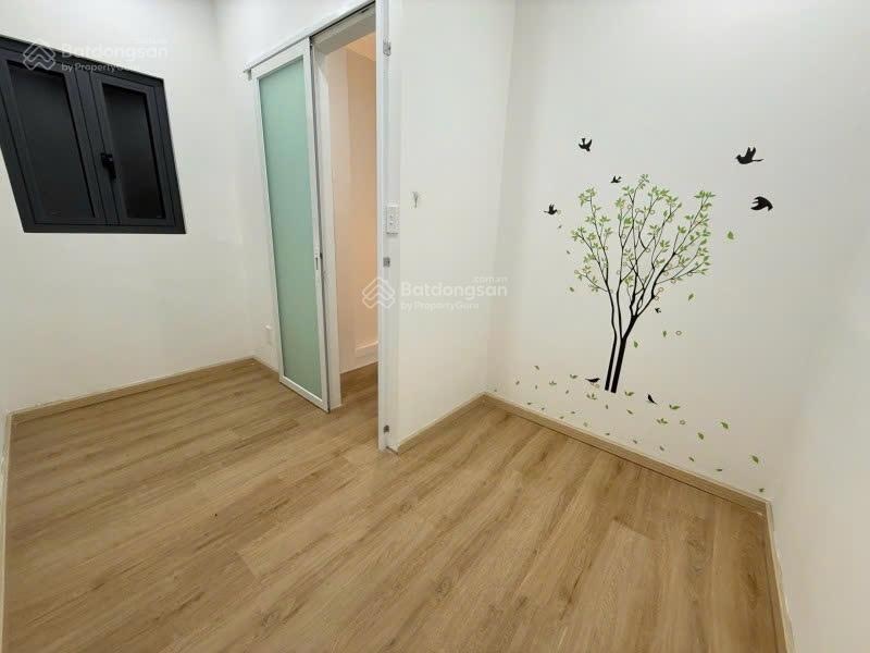 Nhà đẹp 2 tầng giáp quận 1 hẻm xe hơi cách 1 nhà sổ hồng riêng giá chỉ 3.25 tỷ còn tl